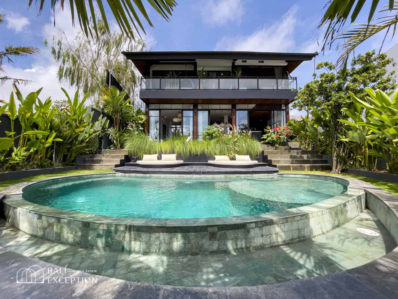 READY TO MOVE IN 3 BEDROOM VILLA FOR SALE LEASEHOLD IN TUMBAK BAYUH BE-1129 